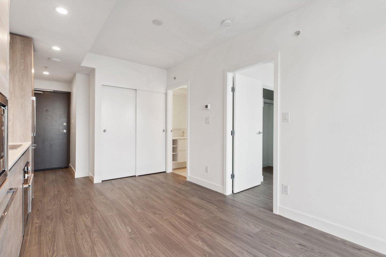 1507-13615 Fraser Highway, Surrey