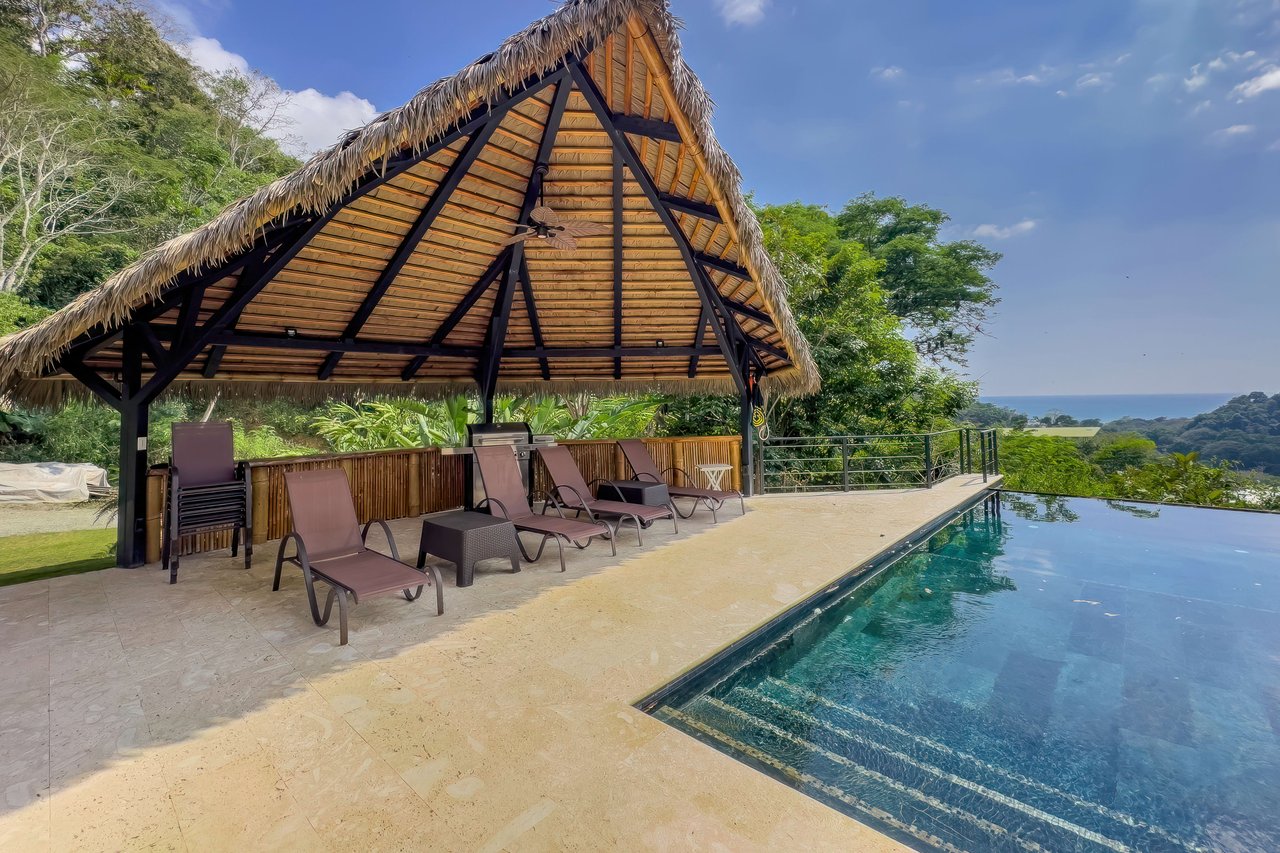 Villa Flor de La Vida, a Luxury 4 Bedroom Ocean View Home in Dominical!