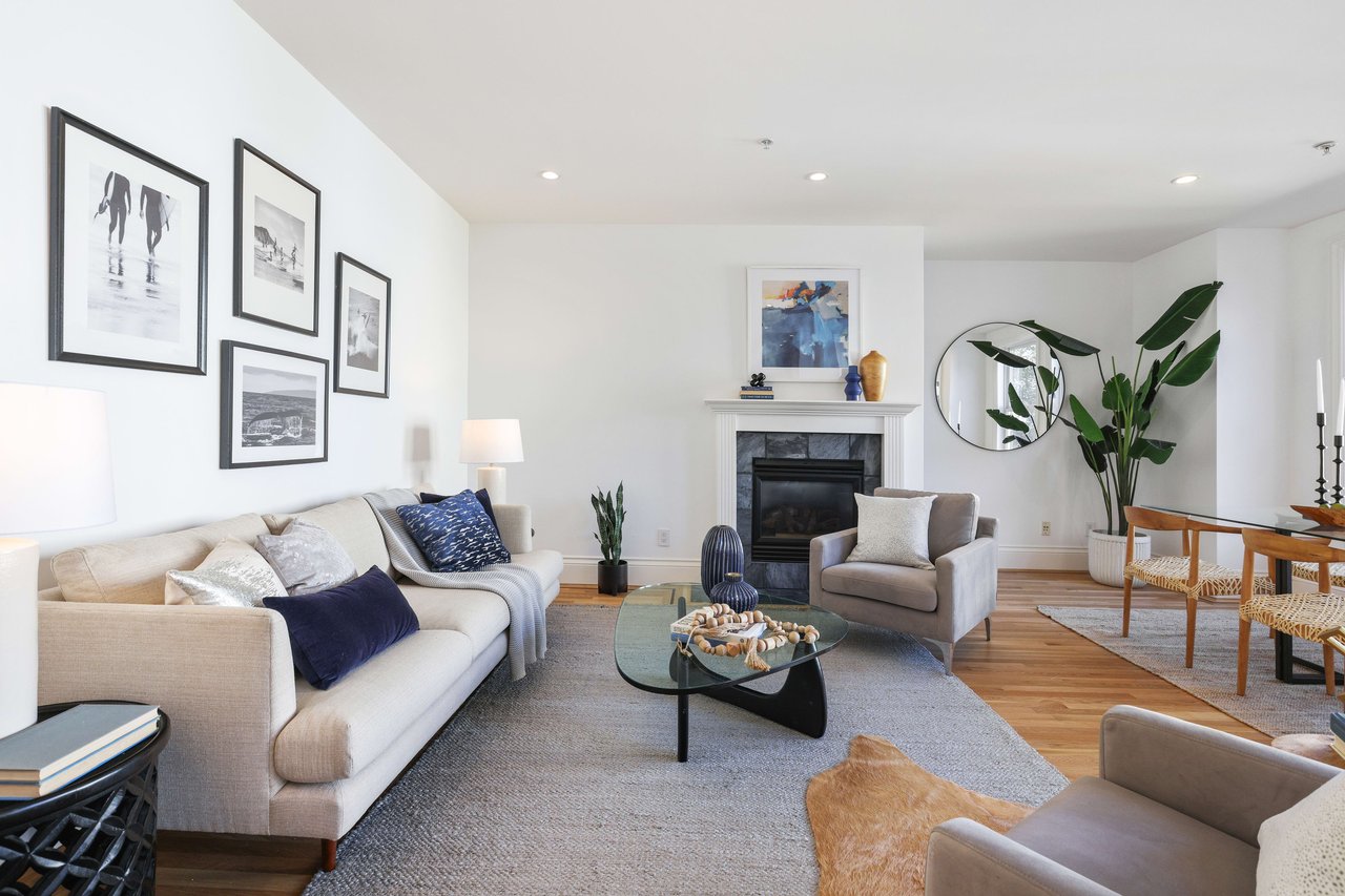 Bright 2 Bedroom Nob Hill Condominium
