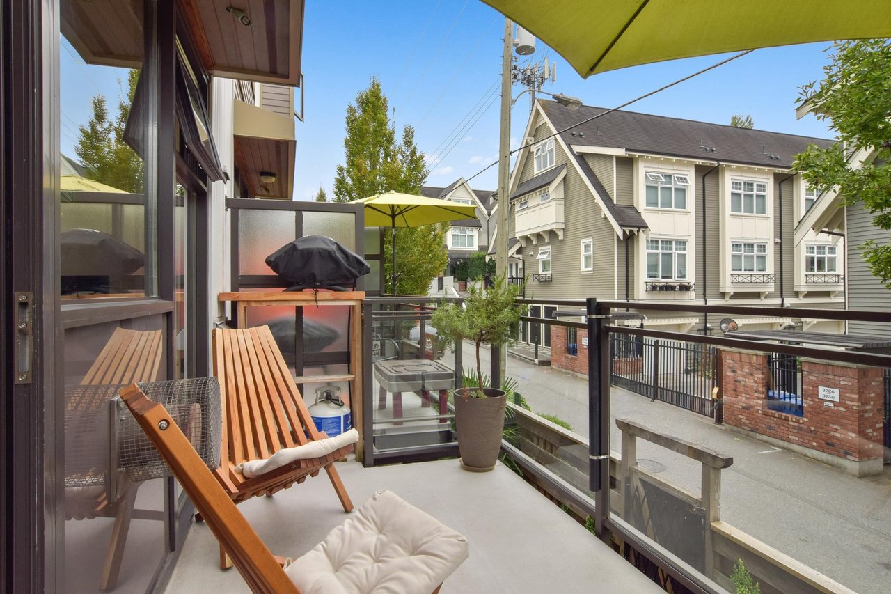 3639 Commercial St