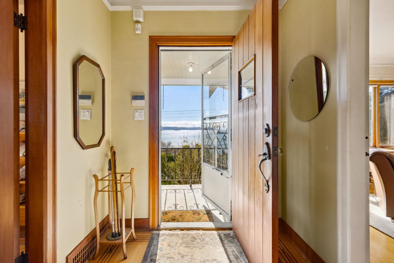 3379 Marine Dr