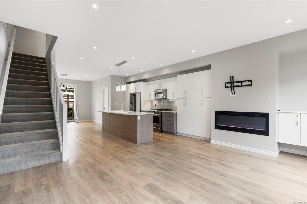 921 Whirlaway Cres