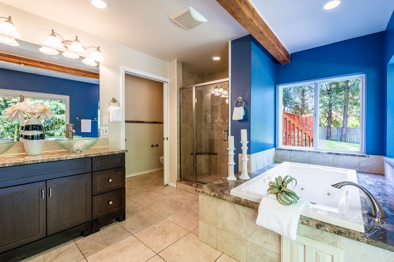 Spacious Duvall Residence