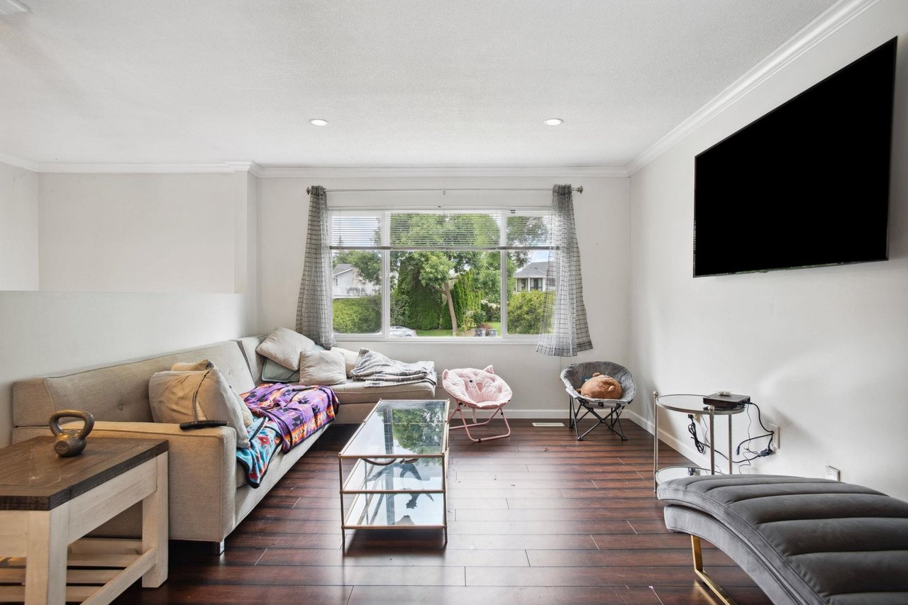 18348 63a Ave