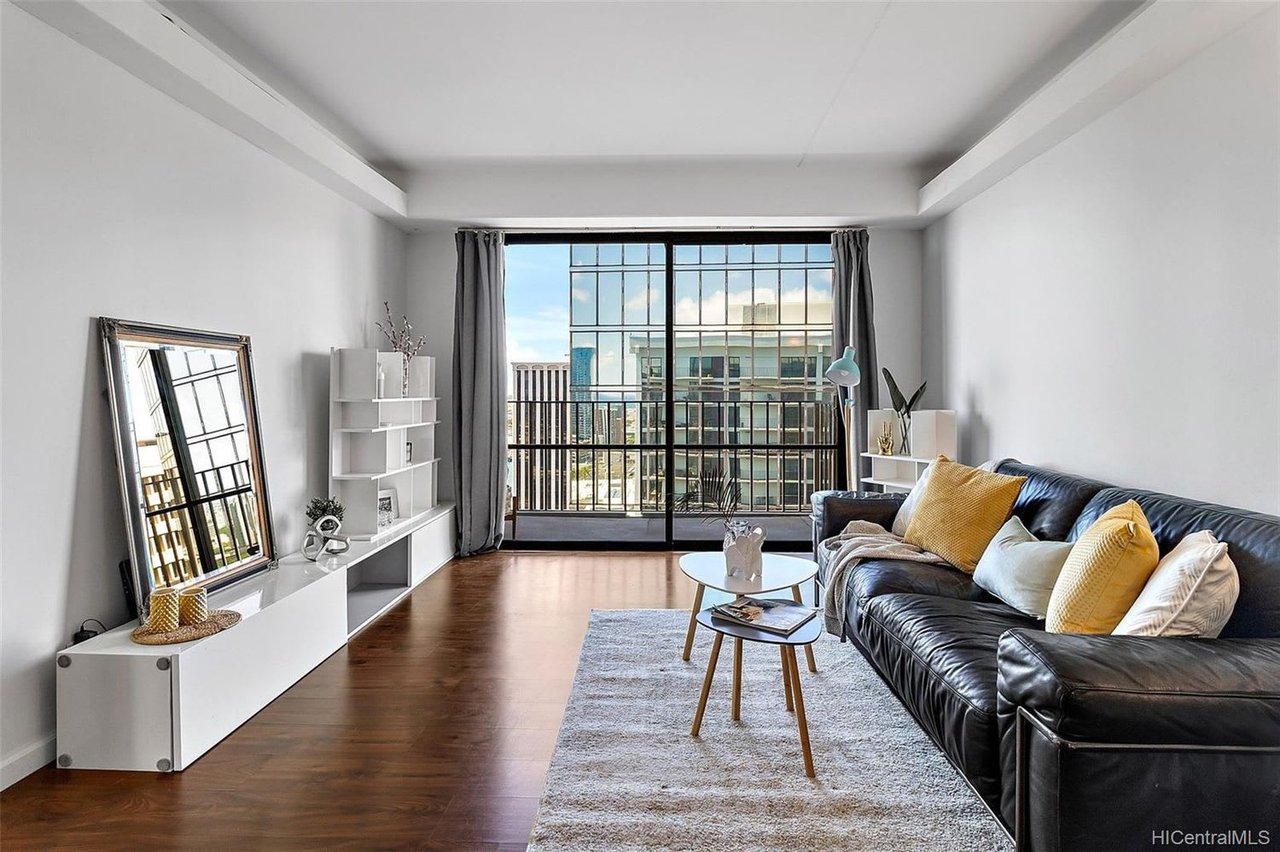 225 Queen St, #6A