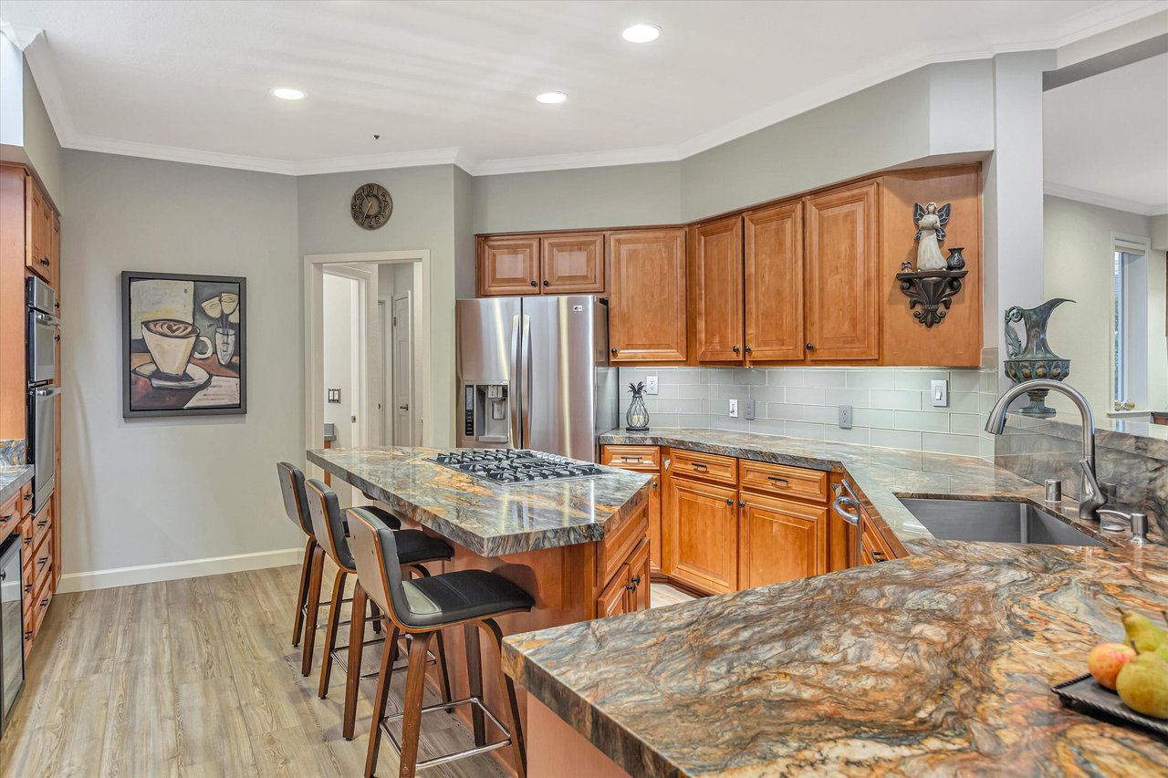 17 Crystal Creek Ct