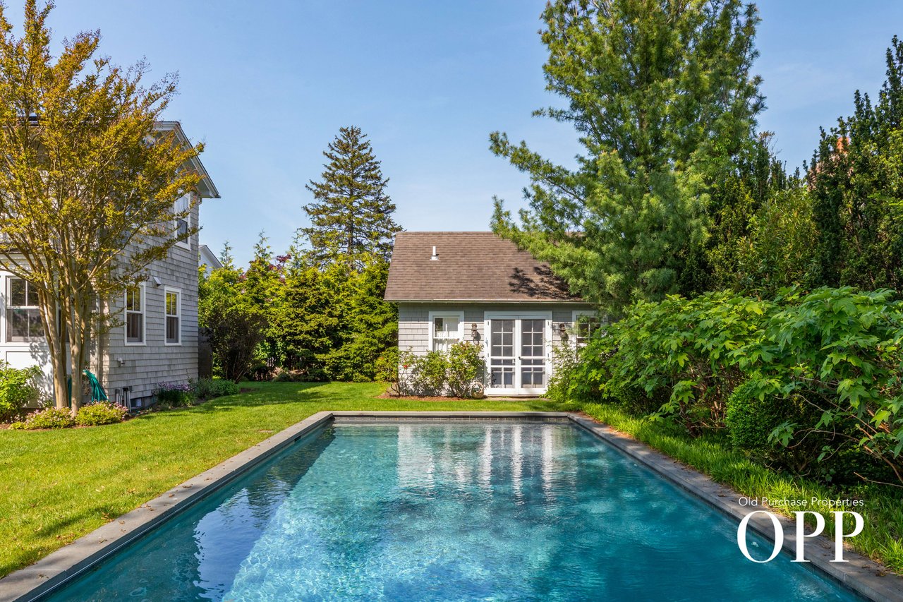 QUINTESSENTIAL BELLPORT COLONIAL