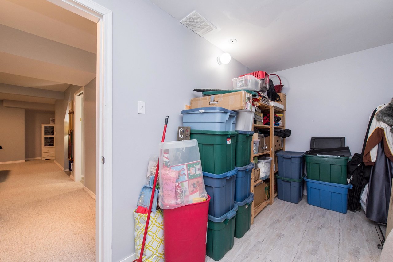 42-6450 Blackwood Ln