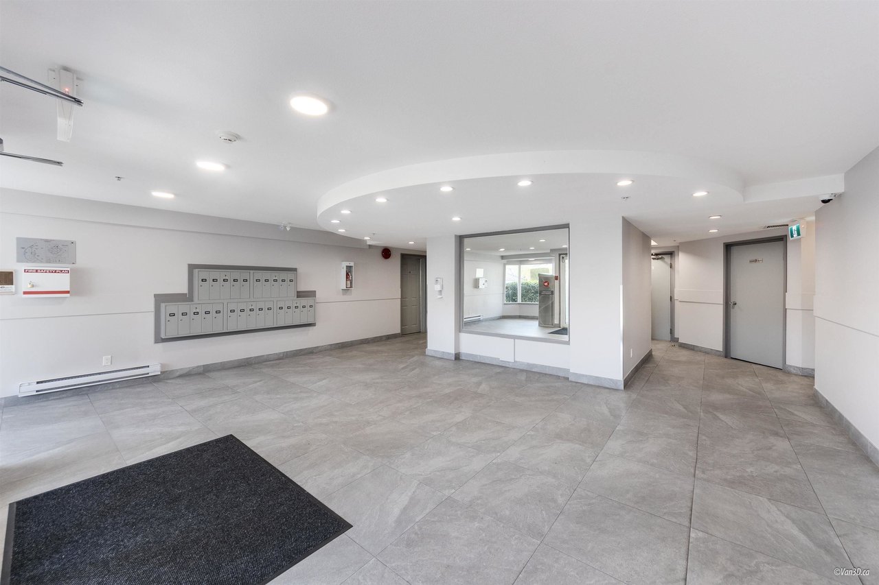 204-7071 Blundell Rd