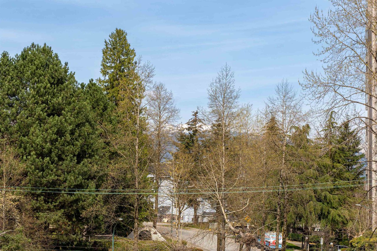 801-2200 Douglas Rd