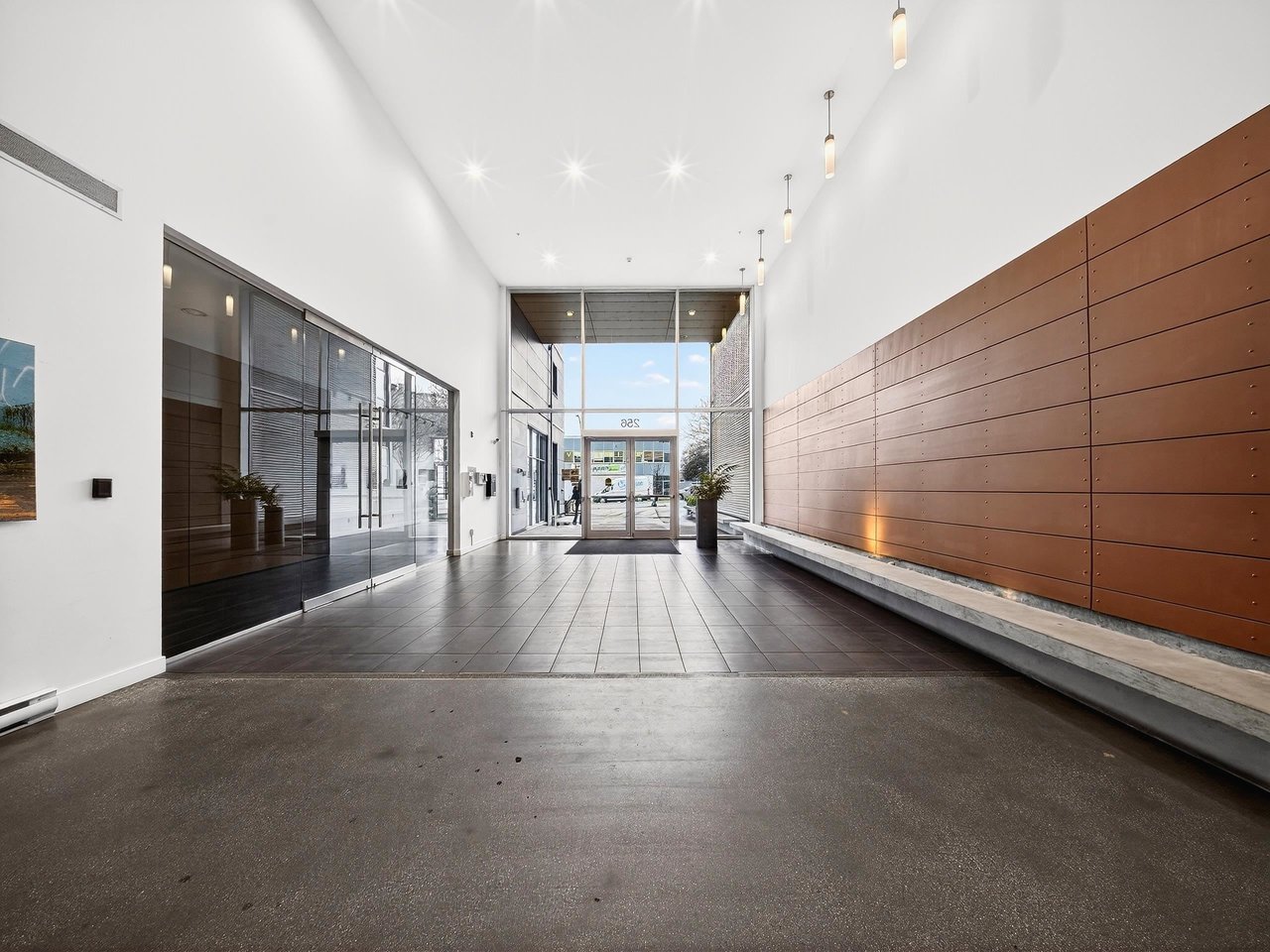 520-256 E 2nd Ave