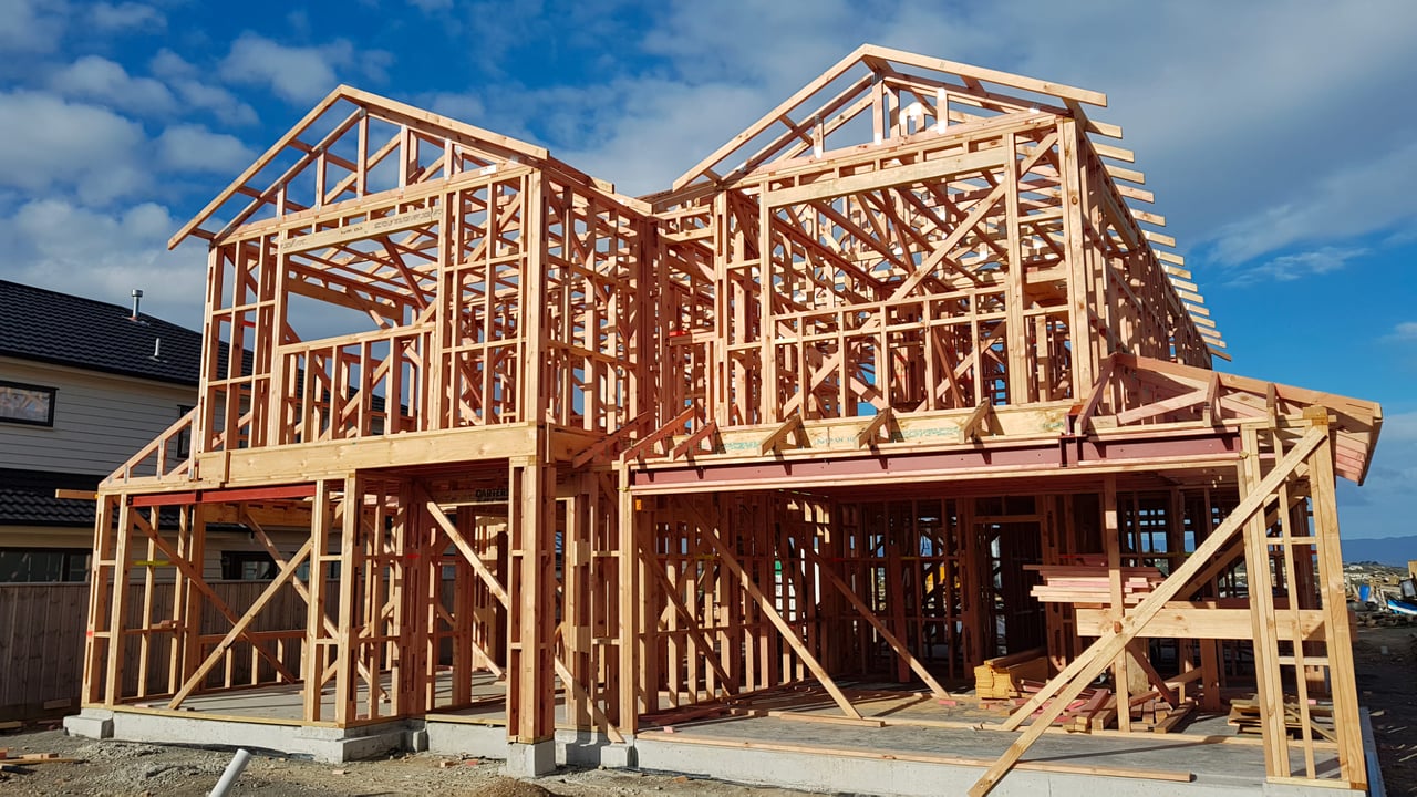 New Construction: The Differences Between Production Builders and Custom Builders