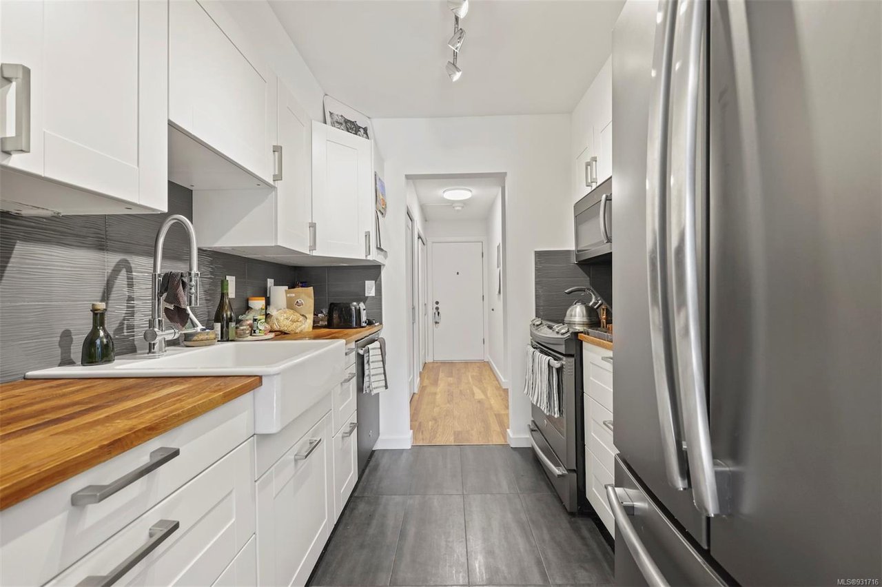 205-545 Rithet St