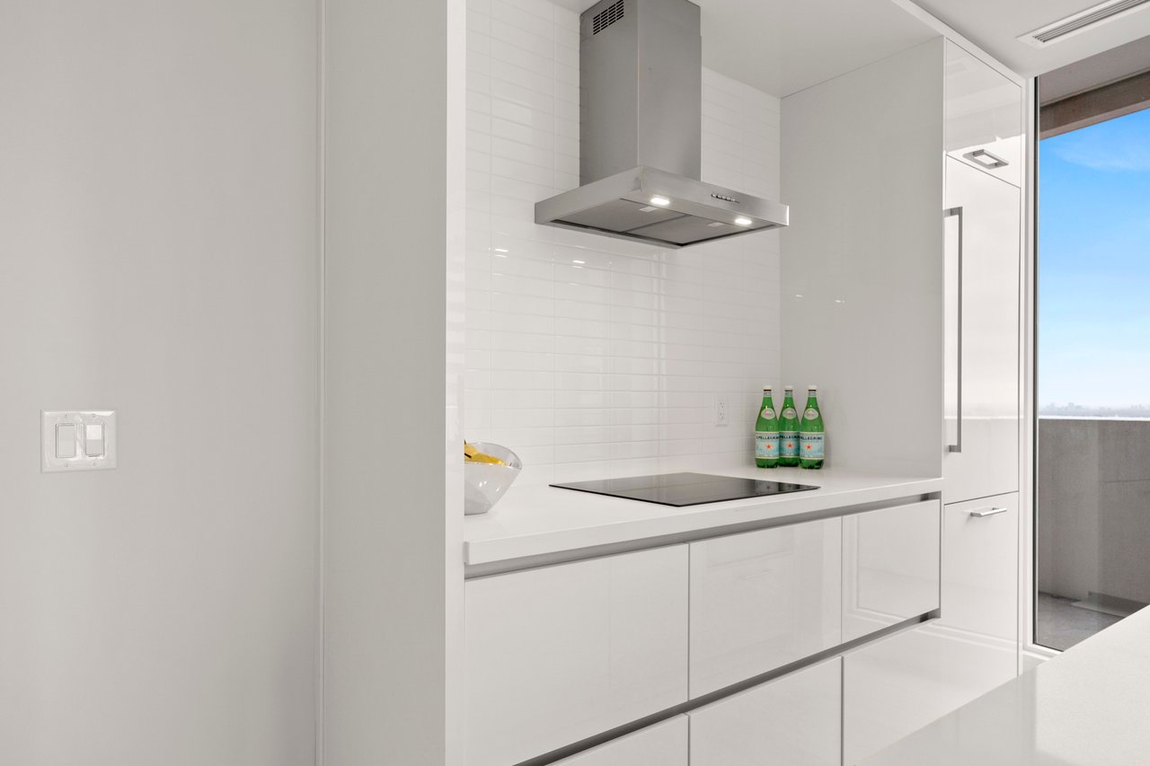 2221 Yonge Street Suite 2909