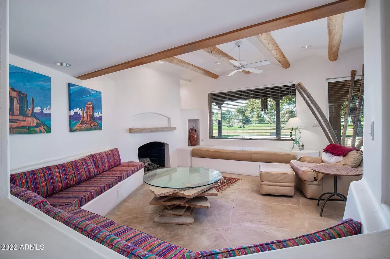 1049 N VILLA NUEVA DR