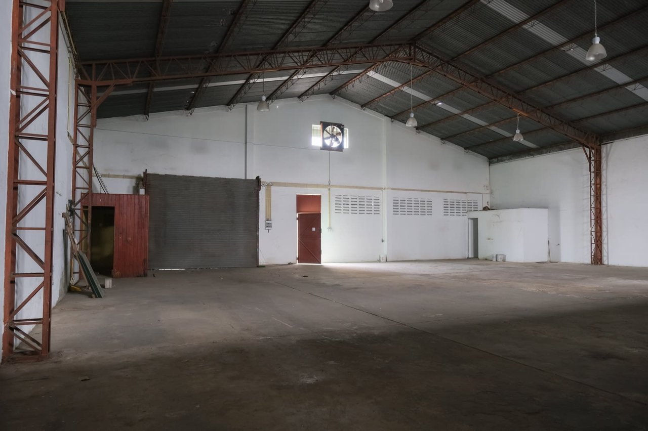 Commercial Warehouse Available for Rent
