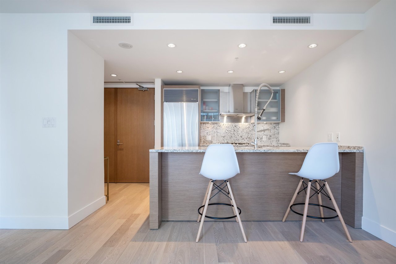 1607-1111 Alberni St