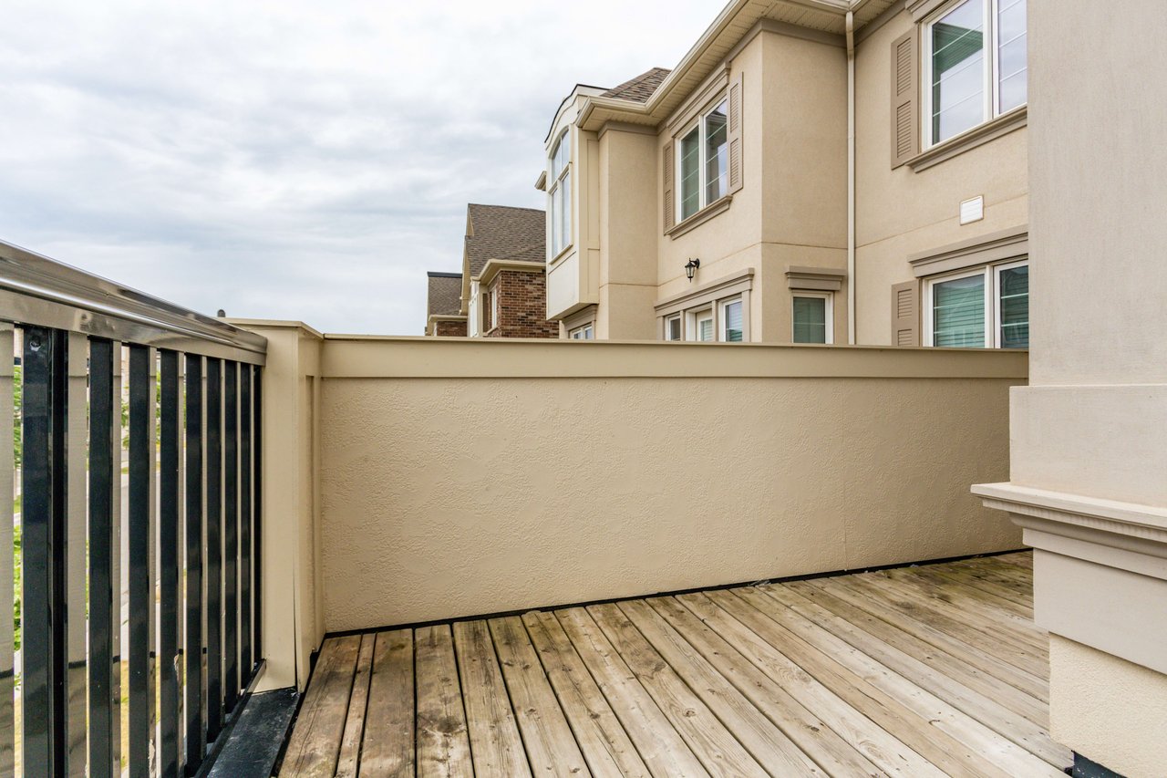 Townhome in Desirable Preserve Community!