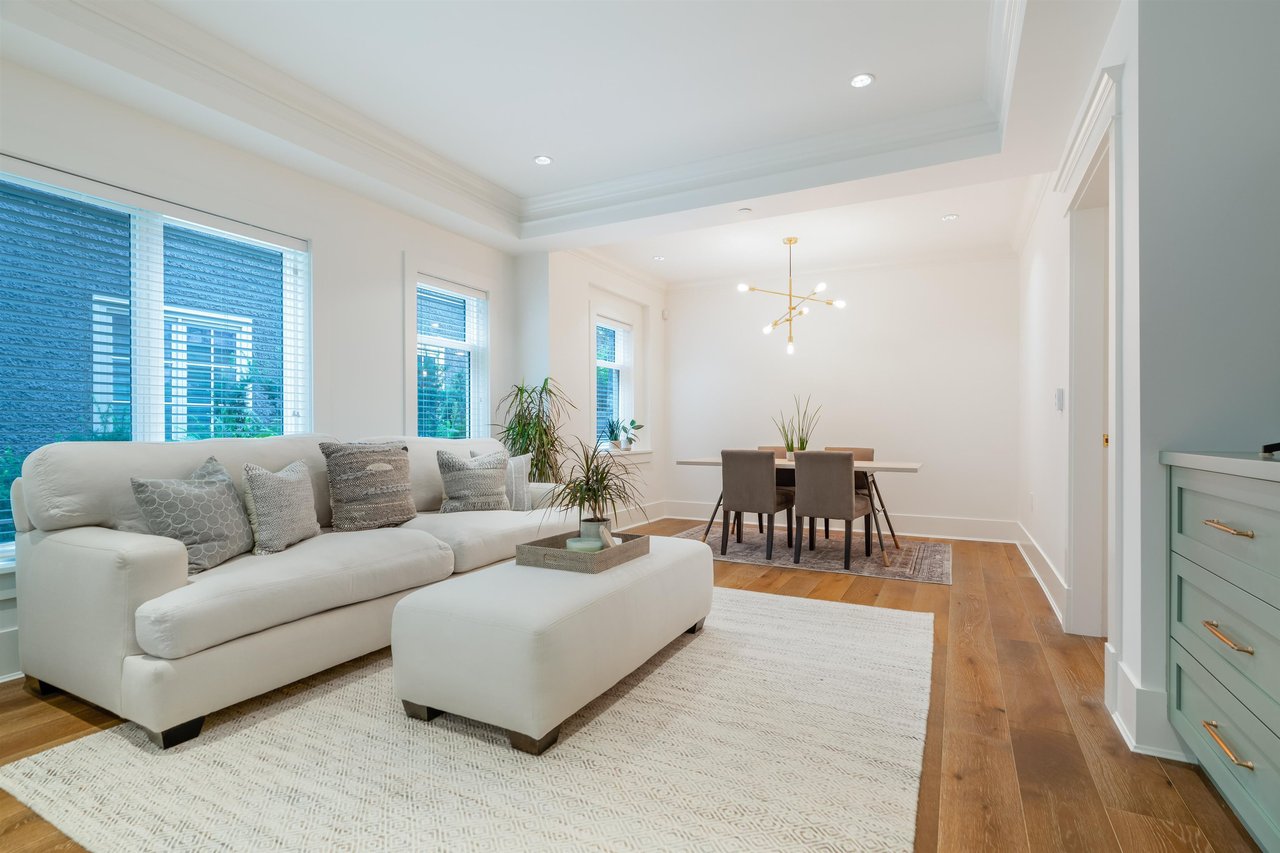 3176 Burrard St