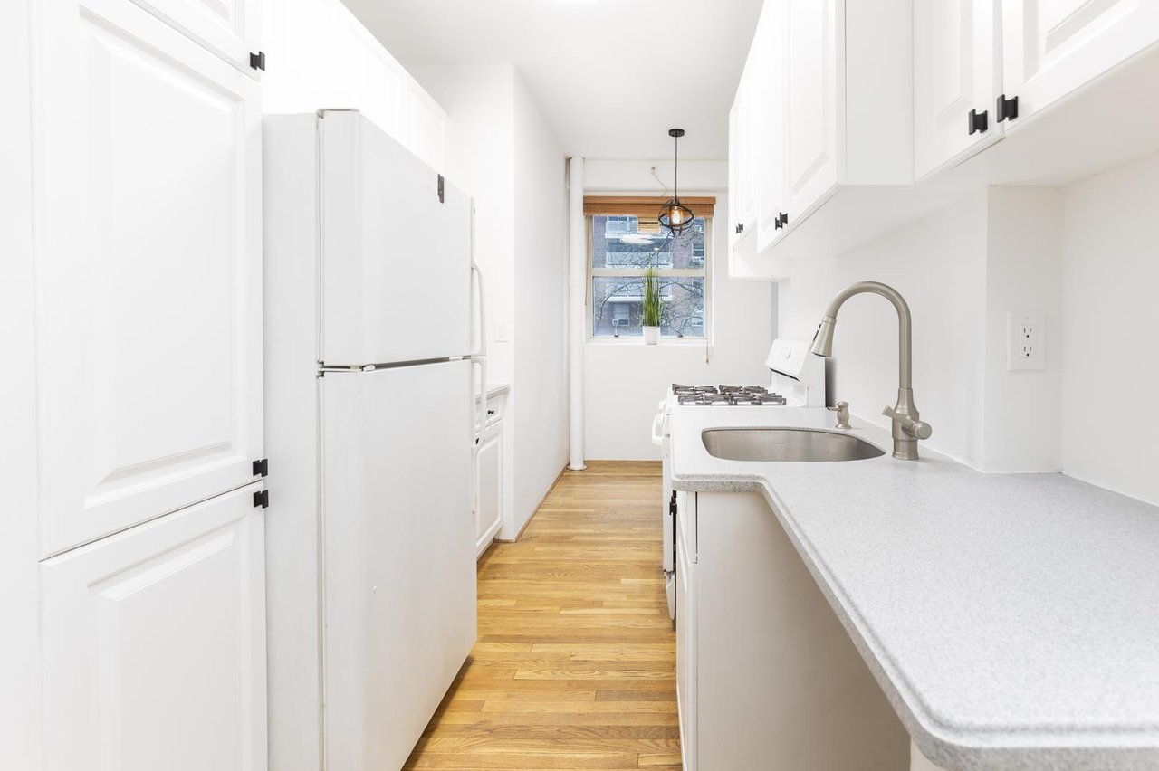 90 La Salle Street, Apt 4-D