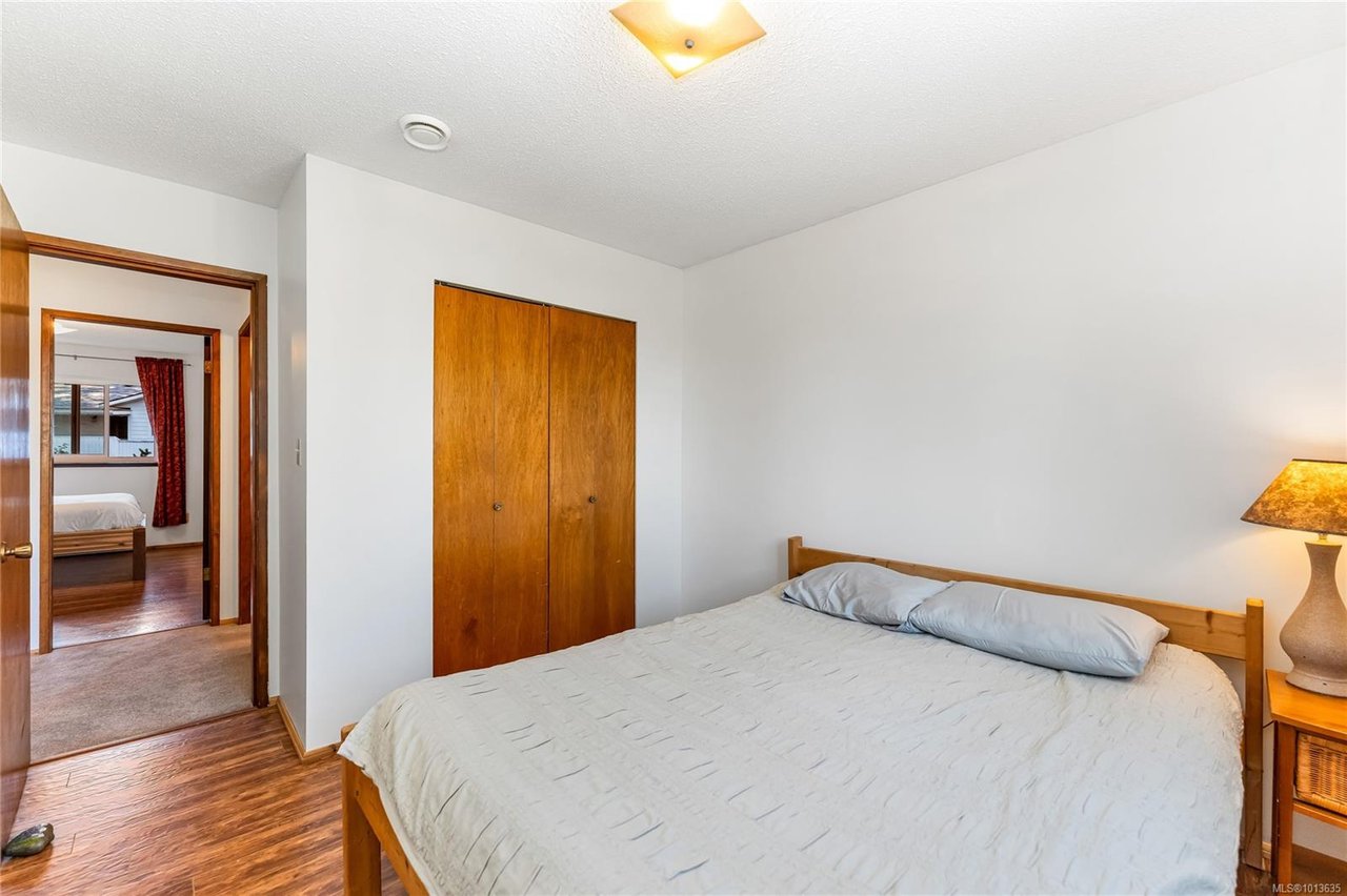 7678 Grieve Cres