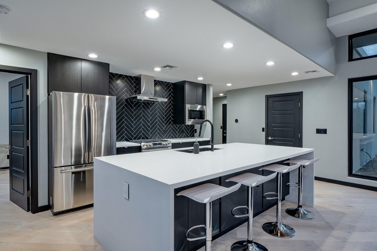 Modern Desert Retreat