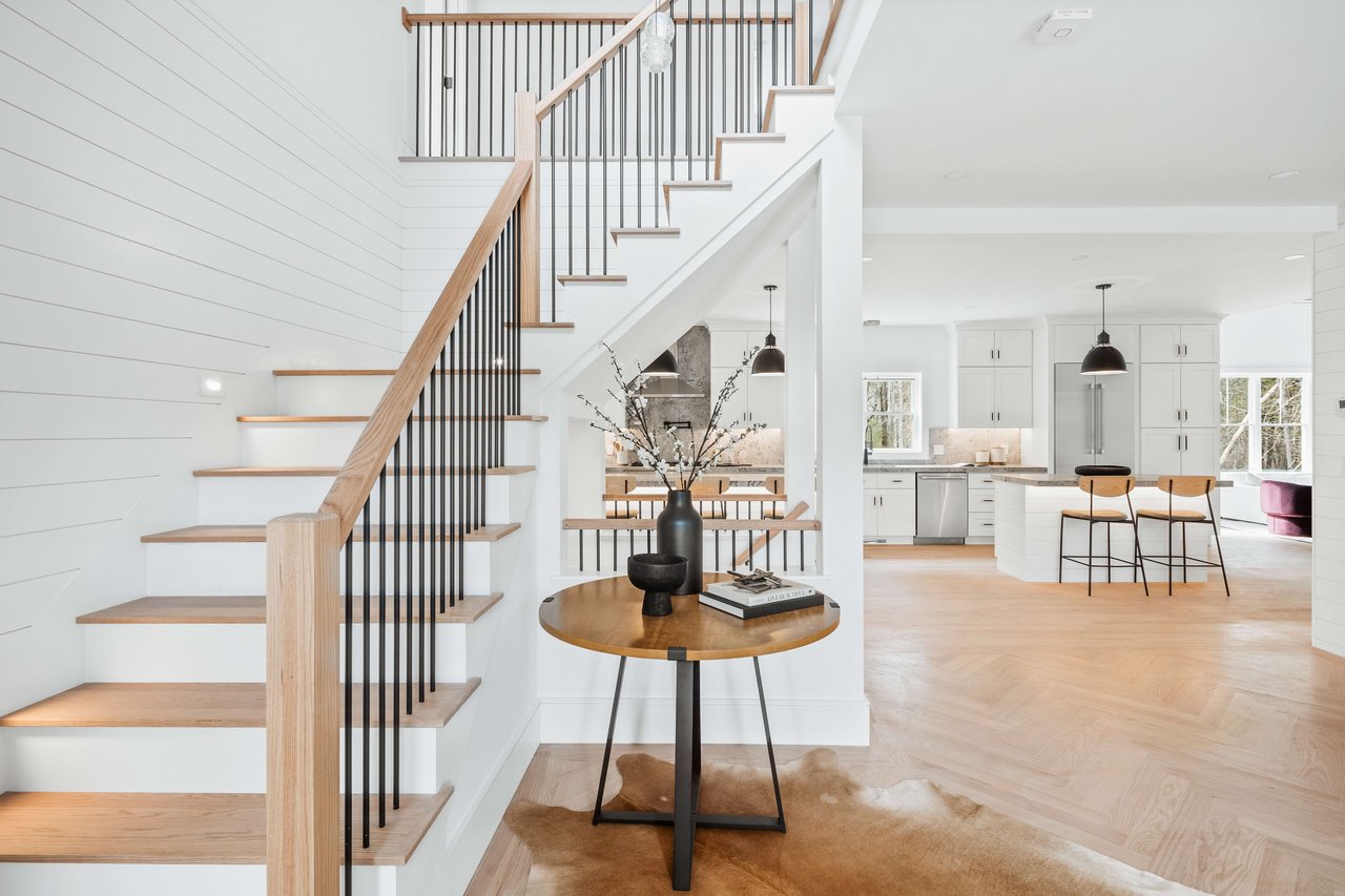 5 Brookside Lane, Burlington