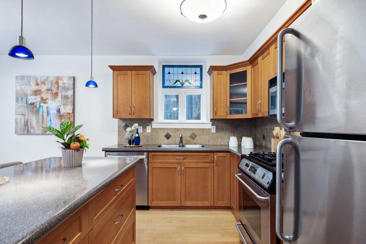 147 W 15th Ave