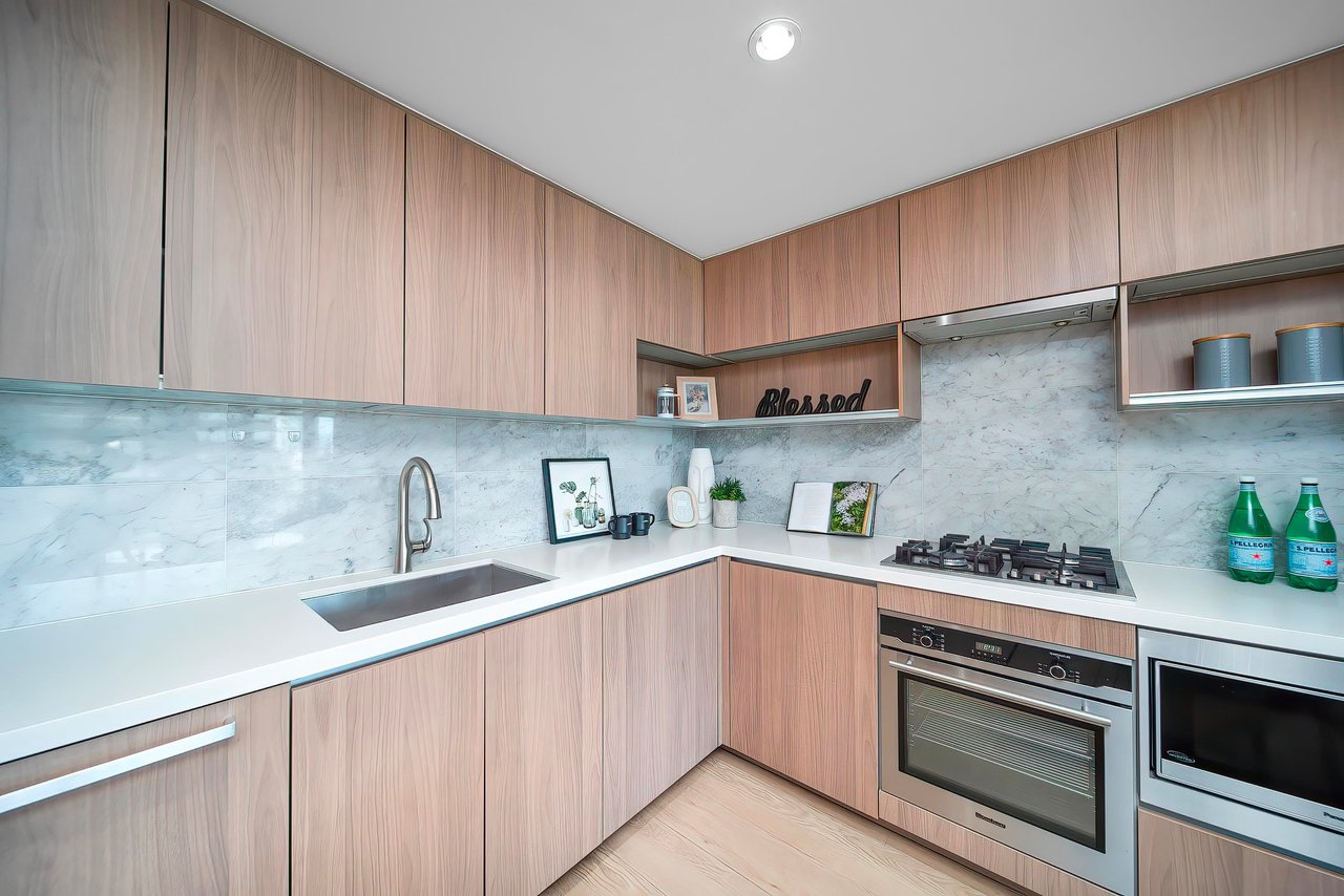 708-6538 Nelson Ave