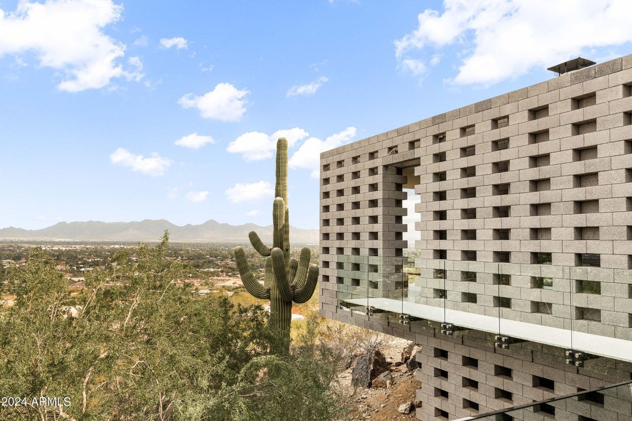 7777 N SAGUARO Dr