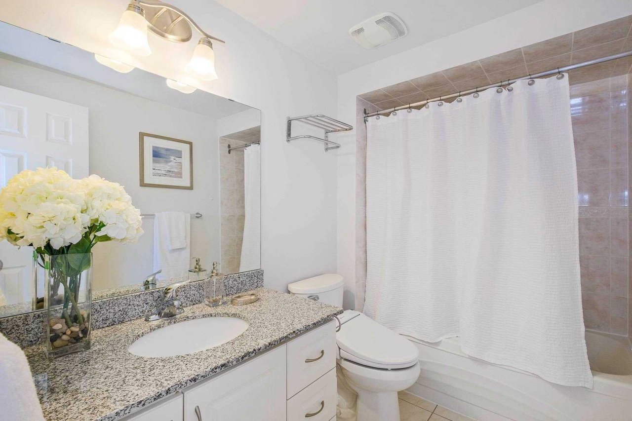 DETACHED CORNER LOT