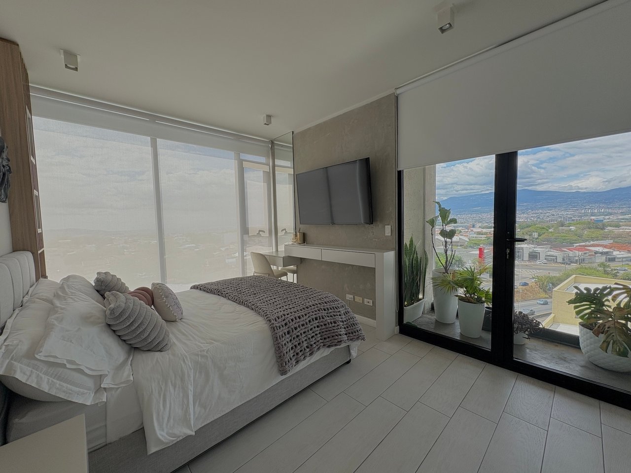 High Floor City View Residence, Sabana and Rohrmoser, San Jose