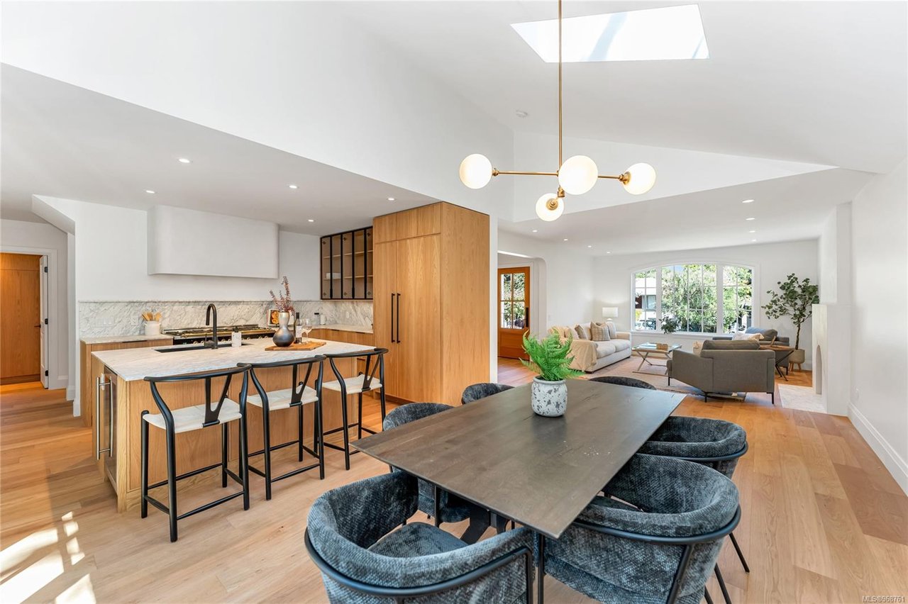 736 Falkland Rd, Oak Bay