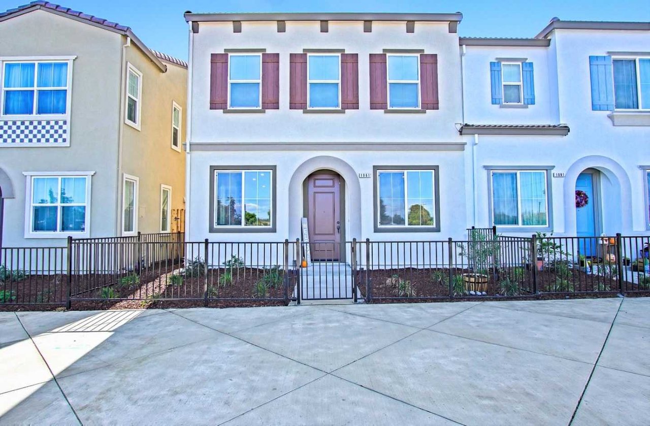 1061 Bridget CIR