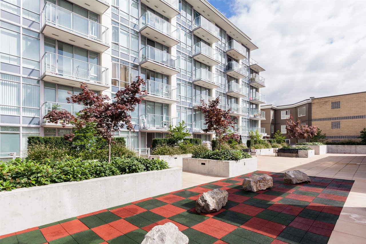 1102-4815 Eldorado Mews