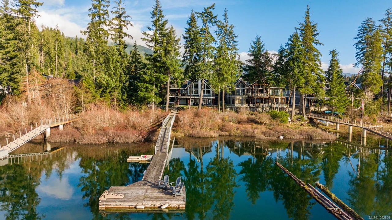 7364 Lakefront Dr, Lake Cowichan