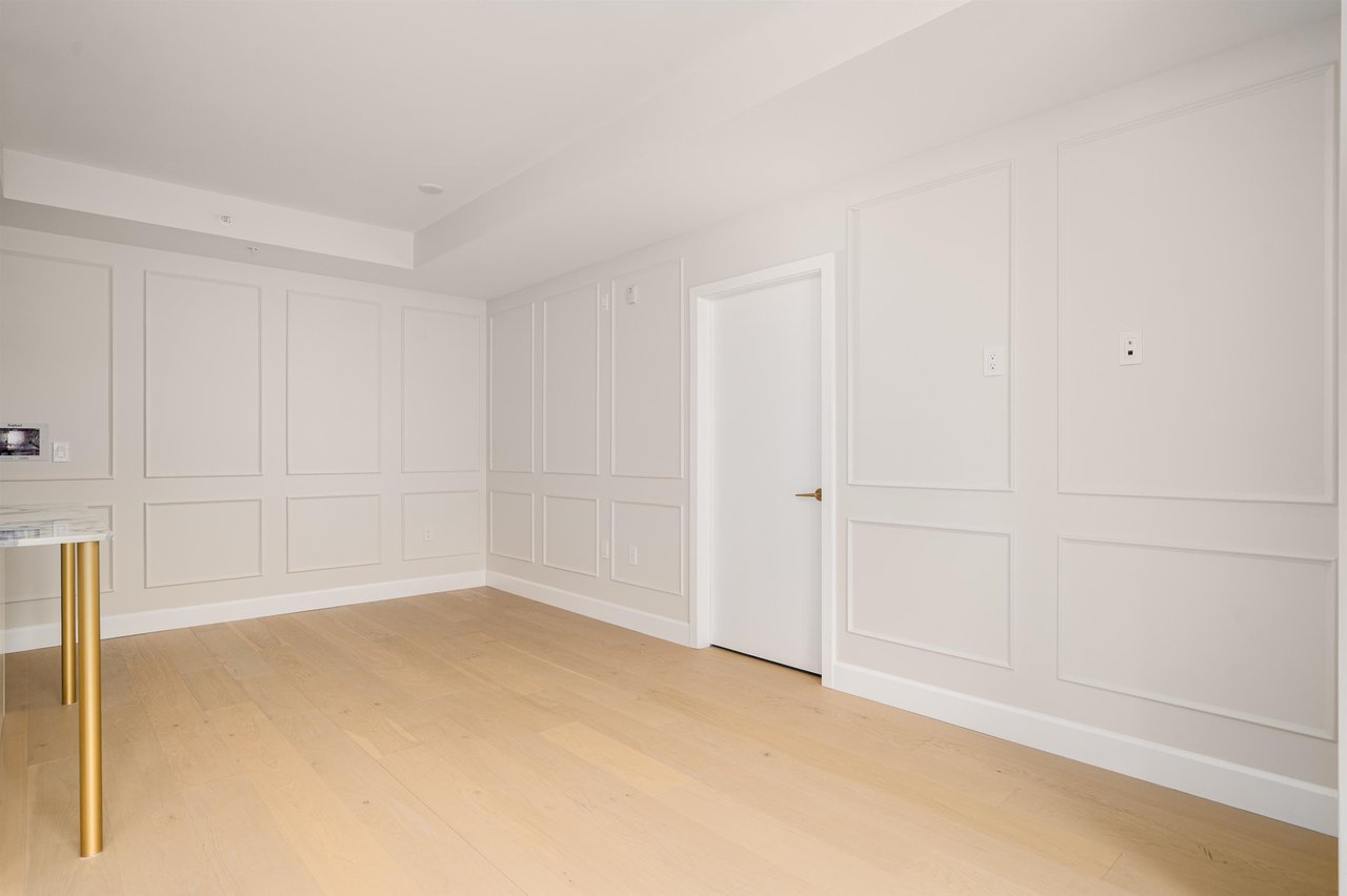 203-3668 W 10th Ave