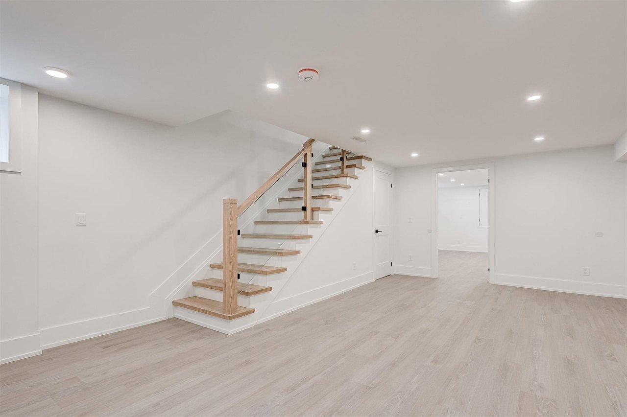 2 Willingdon Ave