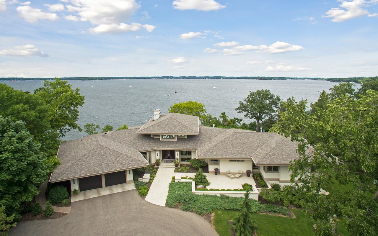 20350 Lakeview Ave | Deephaven