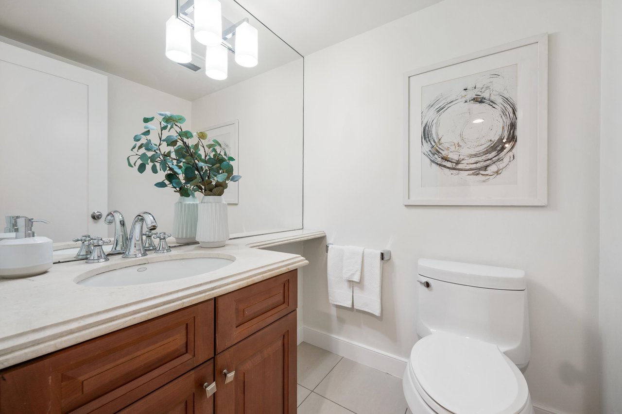 25-4957 Marine Dr