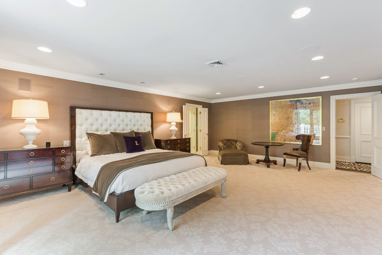 84 West River Road