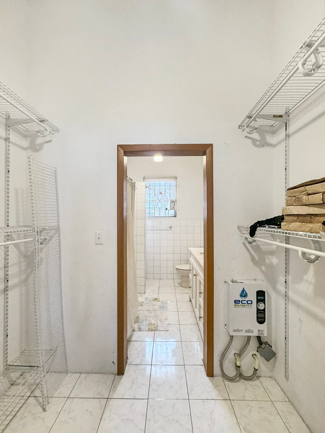 949 McNamara 4 Bedroom Apartment