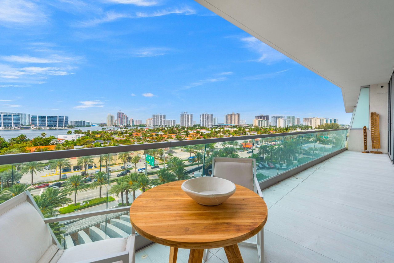 18501 Collins Ave Unit: 703