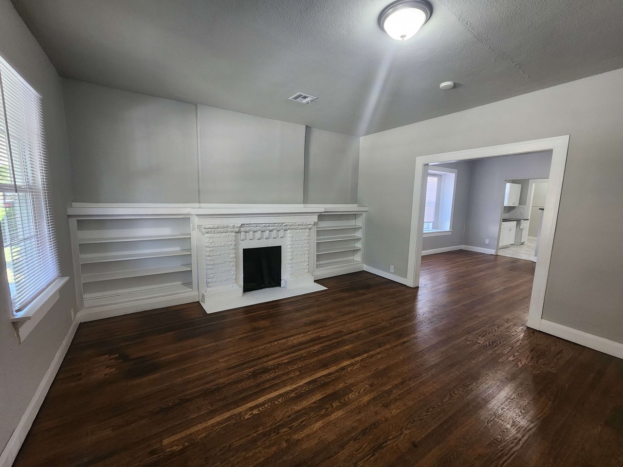 1017 N. Broadway Ave