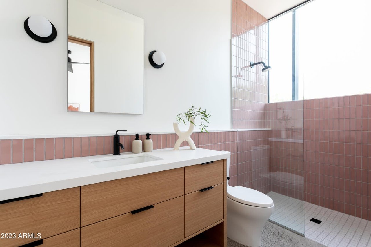 8302 N Mockingbird Ln