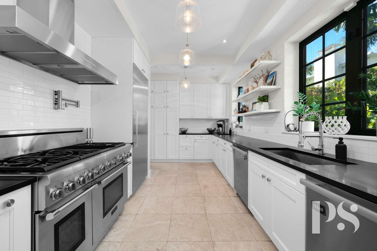 100 E Dilido Dr