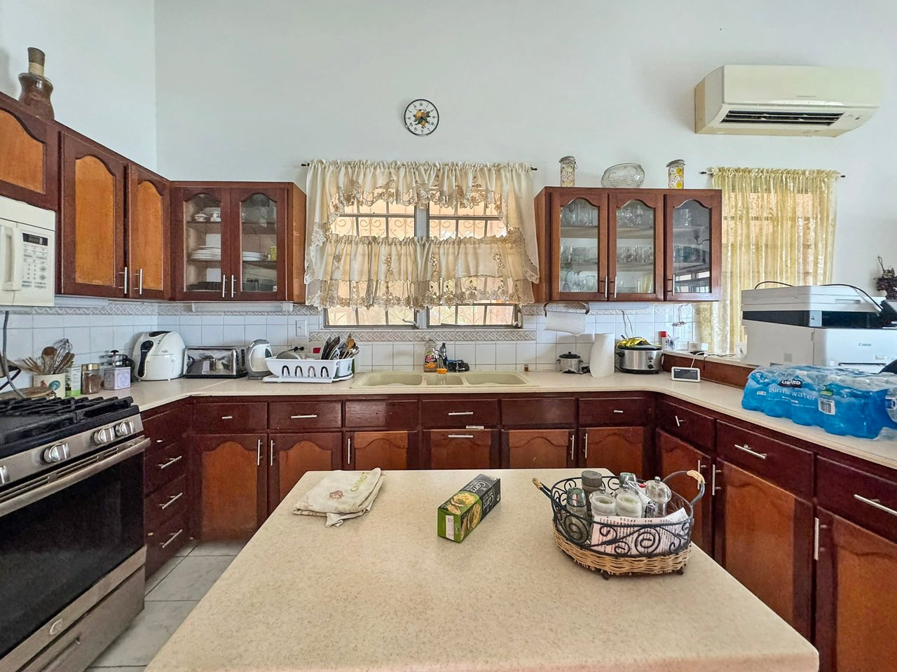 949 McNamara 4 Bedroom Apartment