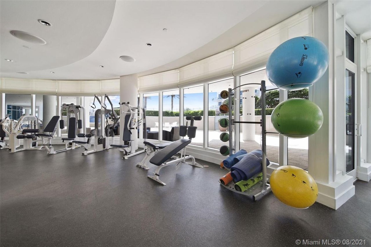 3801 Collins Ave, #501
