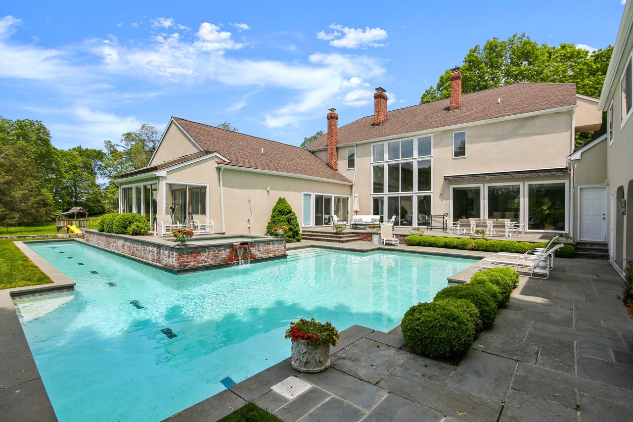 10 Guard Hill Road