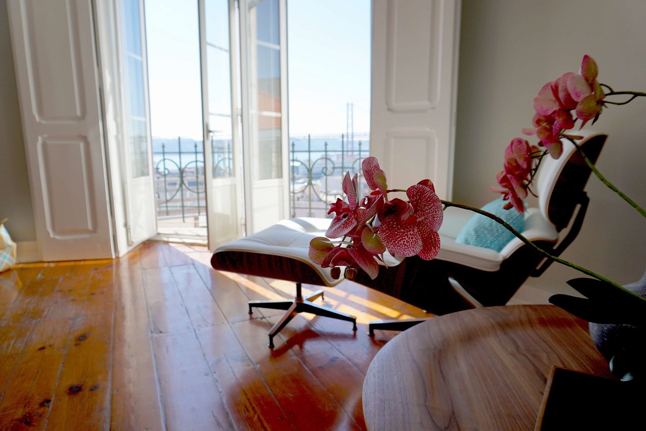 Luxury T3 Apartment in Lapa with Stunning Views of the Tagus River 
